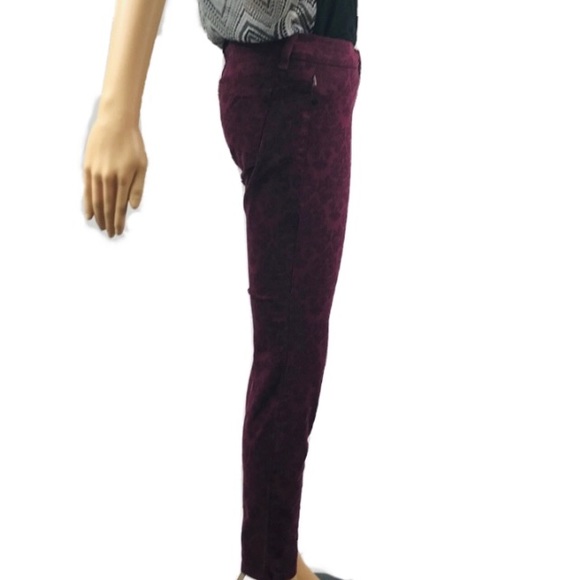 Sneak Peek Red Pattern Skinny Jeans -Size 5 junior - Picture 6 of 8